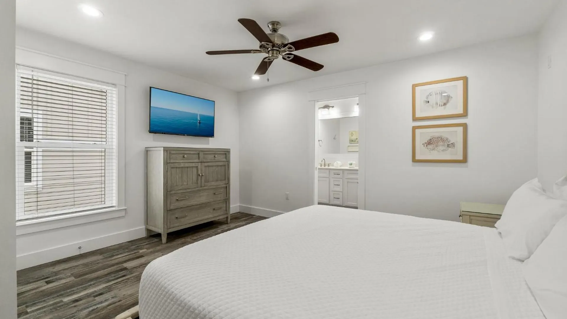 The Sand Emperor With Jetted Pool And Game Room Destin Holiday home